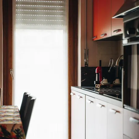 Apartman 203 *
